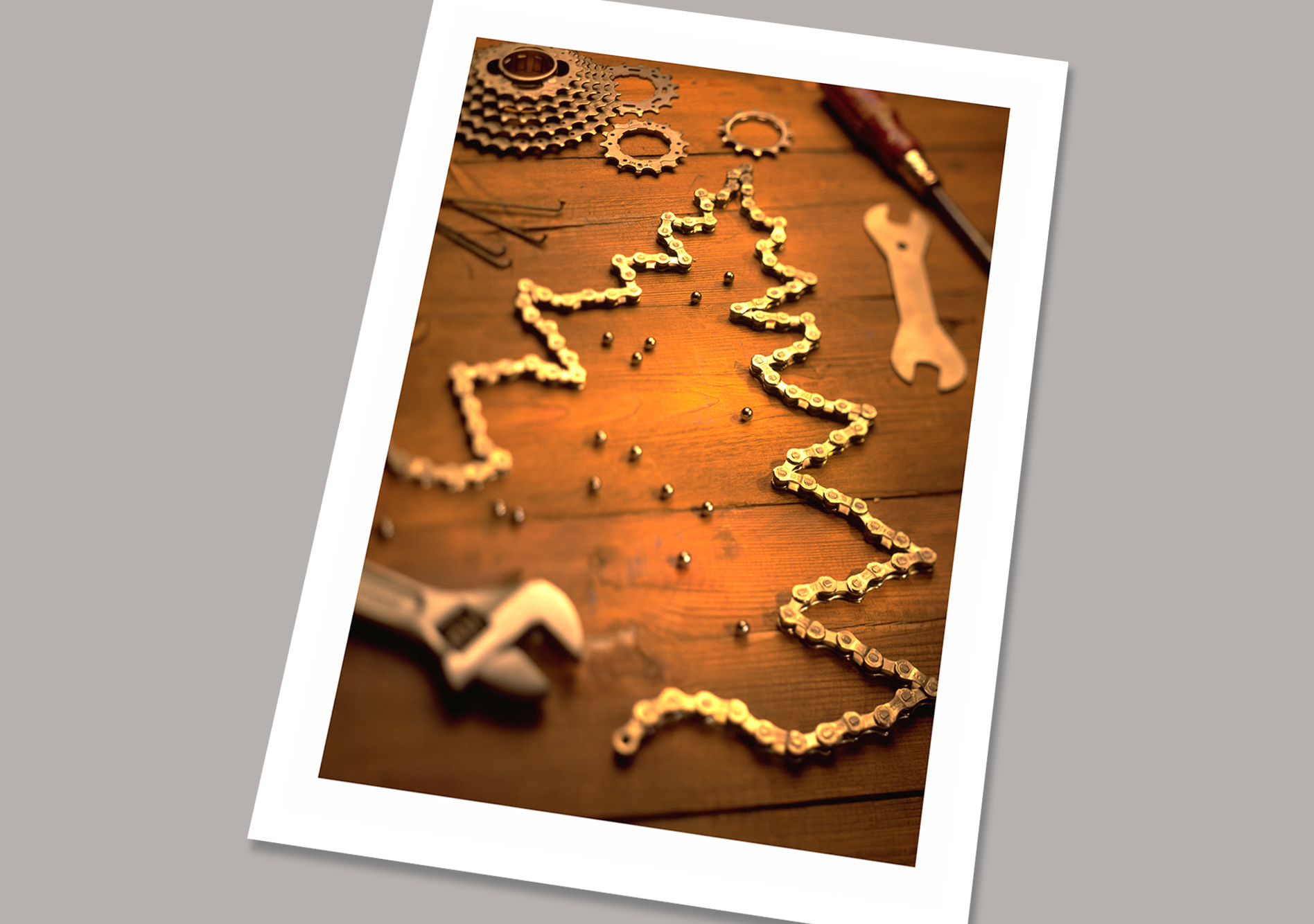 Xmas_chain_distort_crop